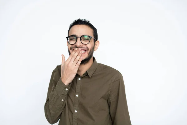 Jovem Empresário Alegre Óculos Cobrindo Boca Enquanto Algo Frente Câmera — Fotografia de Stock