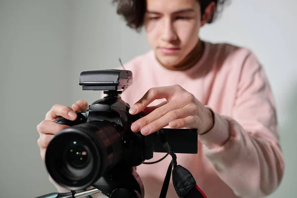 Hands Young Cameraman Powdery Pink Sweatshirt Regulating Video Equipment Preparation — Stock Photo, Image