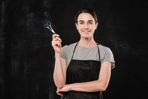 Professional Female Hairdresser Black Apron Holding Scissors While Looking You — 스톡 사진