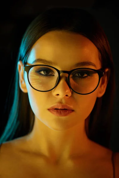 Portrait Serious Young Brunette Woman Glasses Dark Background Nightlife Clubbing — Stock Photo, Image