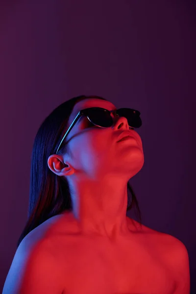 Serious Naked Young Woman Sunglasses Looking Dark Neon Light — Stock Photo, Image