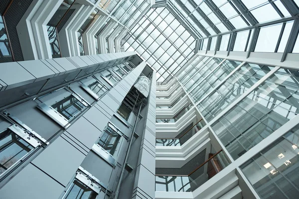 Teil Des Innenraums Eines Modernen Bürogebäudes Mit Beweglichem Aufzug Der — Stockfoto
