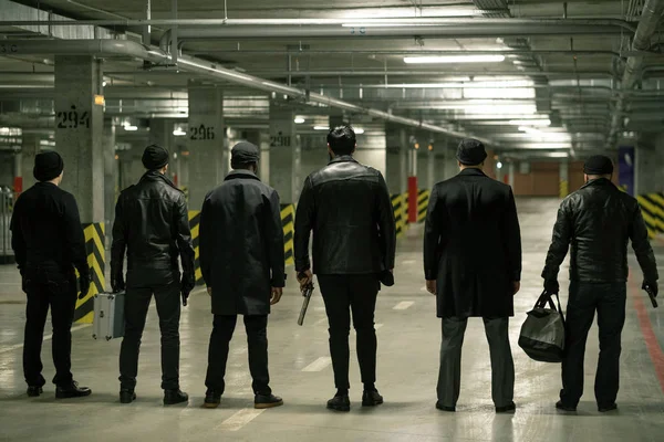 Rear View Row Criminals Gangsters Black Standing Parking Area While — Stock Photo, Image