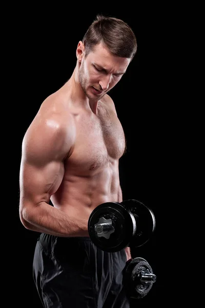 Joven Deportista Musculoso Sin Camisa Con Mancuernas Haciendo Ejercicio Para — Foto de Stock