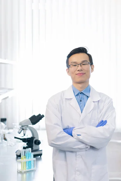 Confident Asian Pharmacologist Wearing White Lab Coat Eyeglasses Standing Arms — Stok fotoğraf