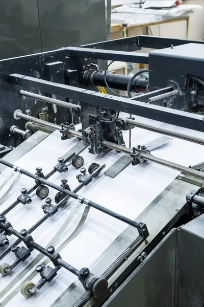 Proces Tisku Továrně Detailní Záběr Linotypu Stroje Pomocí Technologie Pro — Stock fotografie