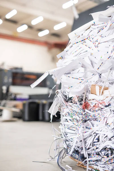 Gros Plan Sur Tas Papier Découpé Produit Avec Une Machine — Photo