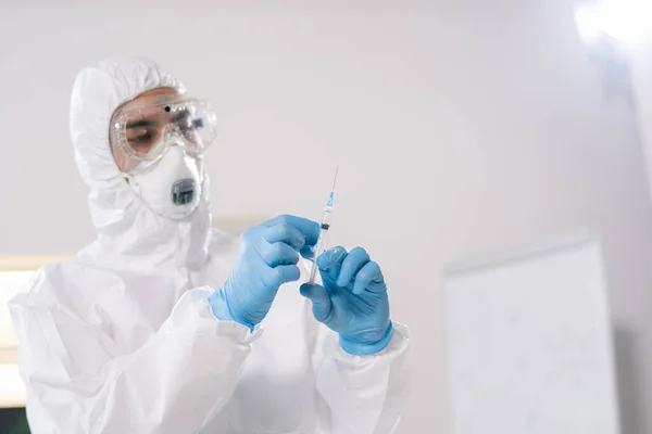 Medical Specialist Protective Suit Using Syringe While Vaccinating People Dangerous — Zdjęcie stockowe