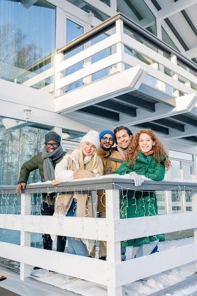 Vertical Shot Three Young Men Two Women Wearing Casual Winter — Stock Photo, Image