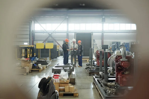 Three Engineers Contemporary Industrial Plant Standing Center Workshop Discussing Technical — Stock Photo, Image