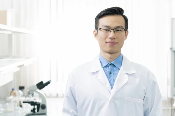 Handsome Asian Medical Scientist Wearing White Lab Coat Eyeglasses Looking — Stok fotoğraf