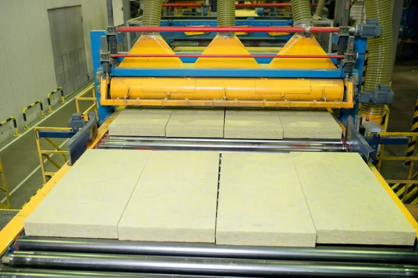 Stone Wool Production Process Longitudinal Cutting Machine Cutting Heat Wool — Stok fotoğraf