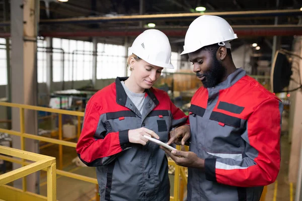 Two Professional Factory Engineers Standing Together Using Tablet Discussing Something — Stockfoto