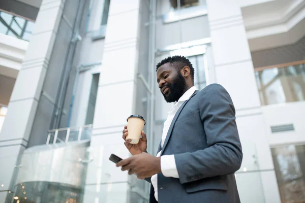 View Bearded Black Businessman Jacket Answering Messenger Drinking Coffee Move — Stock Photo, Image