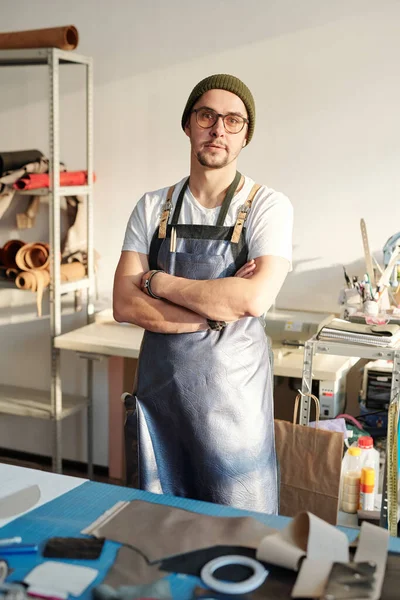 Young Confident Master Eyeglasses Leather Apron Crossing His Arms Chest — Stock Photo, Image