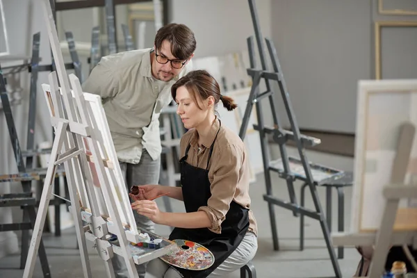 Pretty Diligent Girl Apron Working Painting Lesson Advice Her Teacher — Stock Photo, Image