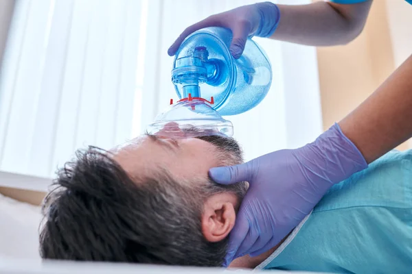 Close Unrecognizable Doctor Surgical Glove Giving Oxygen Patient While Trying — Stock Photo, Image