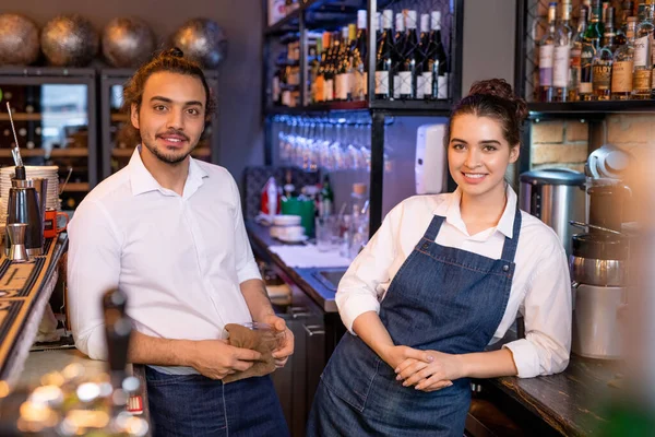 Two Young Restful Workers Cafe Standing Next Each Other Front — Stock Photo, Image