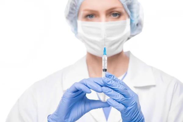 Mãos Enluvadas Jovem Enfermeiro Segurando Seringa Com Nova Vacina Contra — Fotografia de Stock