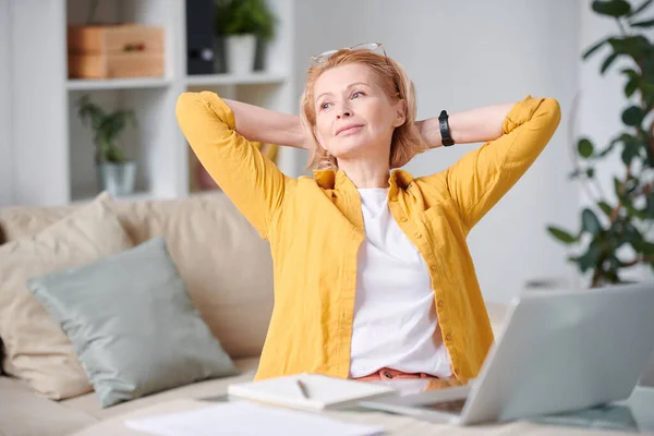 Relaxed Blond Businesswoman Casualwear Sitting Couch Front Laptop While Staying — Stock Photo, Image