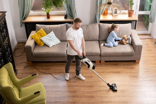 Young Man Cleaning Floor Living Room Vacuum Cleaner While His — Stock Photo, Image