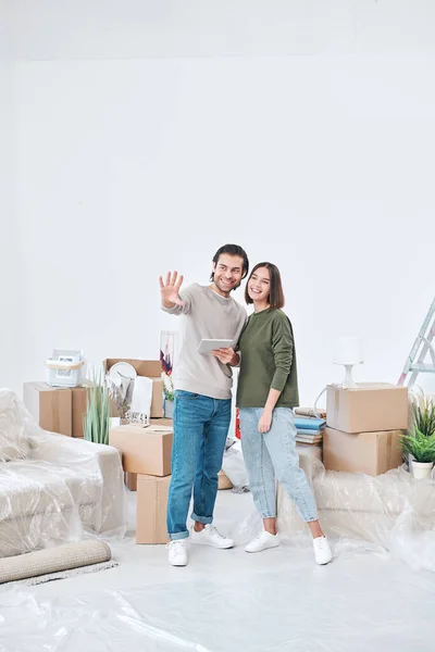 Cheerful Young Couple Casualwear Discussing Put New Furniture Set While — Stock Photo, Image