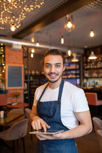 Young Cheerful Friendly Waiter Classy Restaurant Scrolling Online Orders Digital — Stock Photo, Image