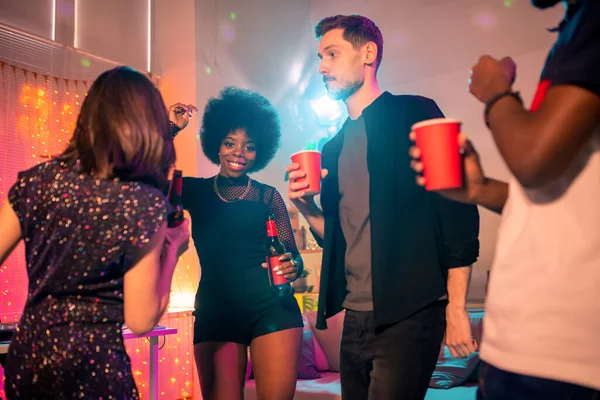 Young Cheerful African Woman Bottle Beer Dancing Her Friends Drinks — Stock Photo, Image