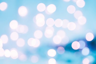 Noel arkaplanı. Bokeh odaklı ışıklar ve yıldızlarla şenlikli soyut arkaplan