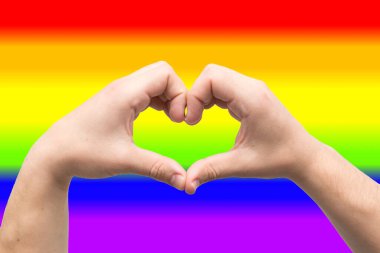 Lgbt topluluğunun renk arka planında izole edilmiş iki erkek palmiyesinden oluşan kalp şekli