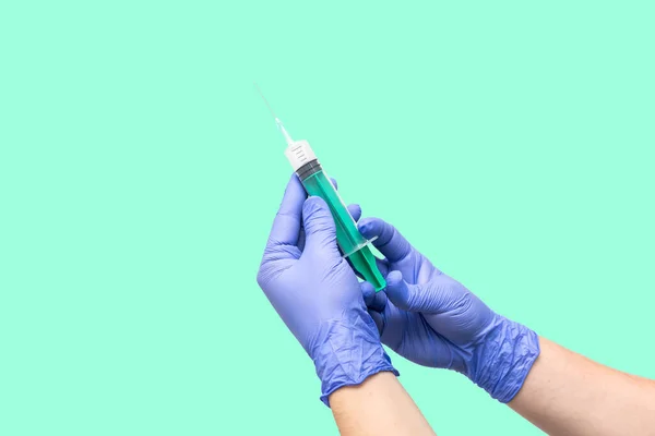 Hands Holding Syringe Isolated Mint Background Emergency — Stock Photo, Image