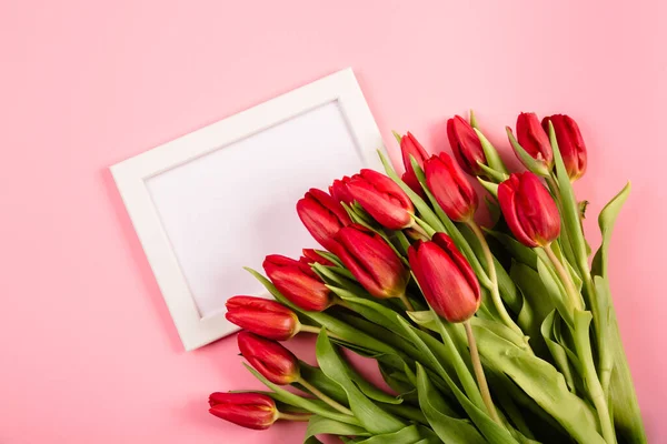 분홍색 배경에 꽃다발이 모양의 프레임 축하의 문자나 인증서에 수있는 아름다운 — 스톡 사진