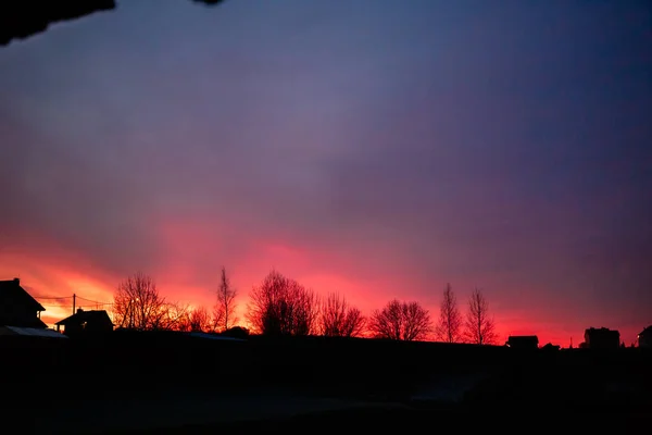 Pôr Sol Muito Bonito Aldeia Céu Vermelho Pôr Sol Céu — Fotografia de Stock