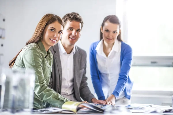 Portrait Business People Working Desk Office — Stok Foto