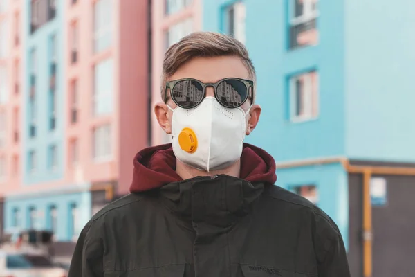 Portrait Man Protective Mask Respirator Deserted Street Quarantine Virus Epidemic — Stock Photo, Image