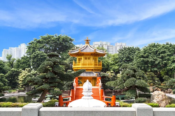 Pagoda dorada en Nan Lian Garden — Foto de Stock