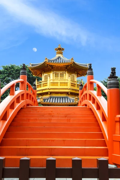 Golden pagoda at Nan Lian Garden — Stock Photo, Image