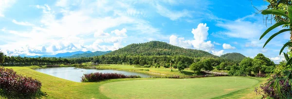 Golfplatz-Landschaft-Panorama — Stockfoto