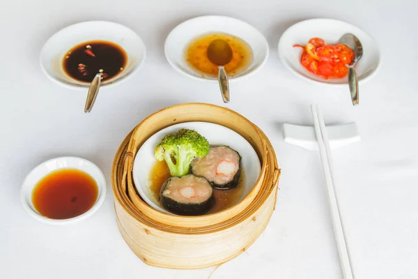 Steamed pork and seaweed rolls — Stock Photo, Image