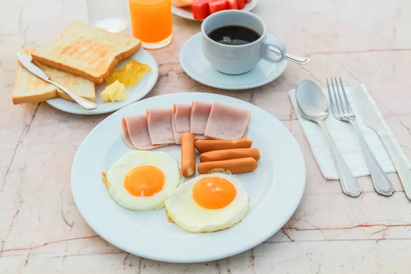 Ontbijt in de ochtend — Stockfoto