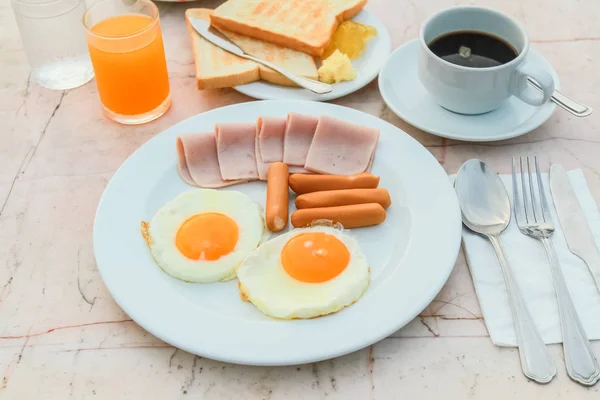 Сніданок в ранок — стокове фото