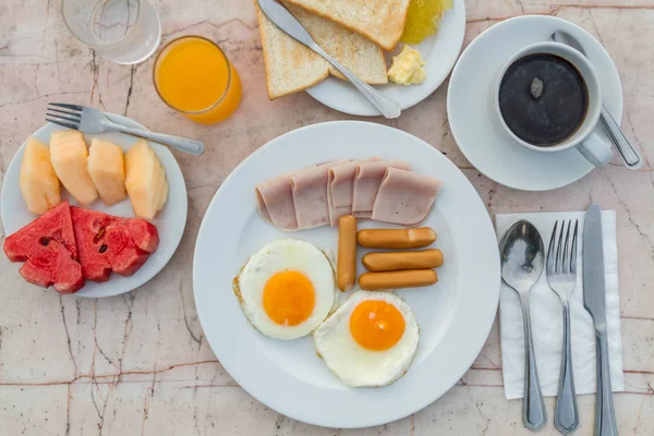 Сніданок в ранок — стокове фото
