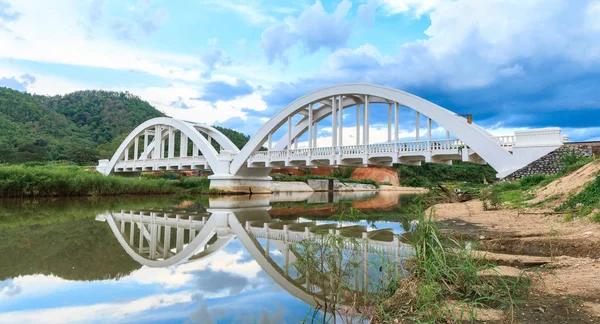 De witte brug — Stockfoto