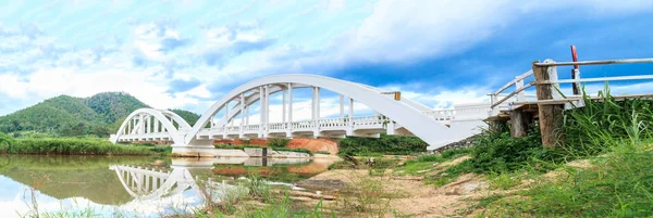 A ponte branca — Fotografia de Stock