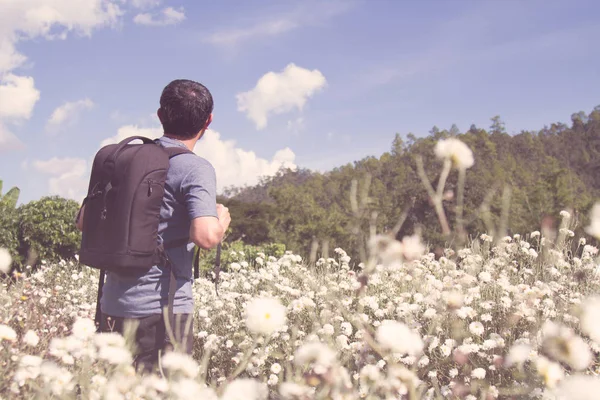 Zaino viaggio nella natura — Foto Stock