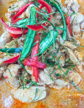 Domuz baharatlı köri