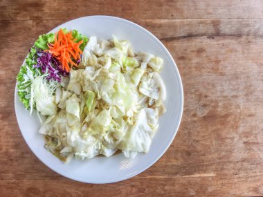 Lahana ilave edin balık sosu