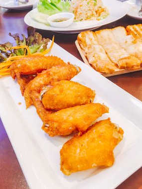 kızarmış tavuk balık sosu ile