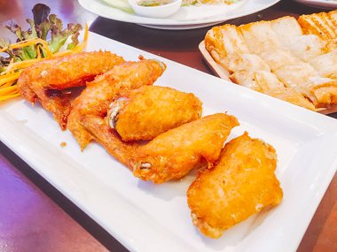 kızarmış tavuk balık sosu ile