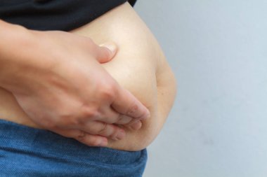 Kız göbekli şişman